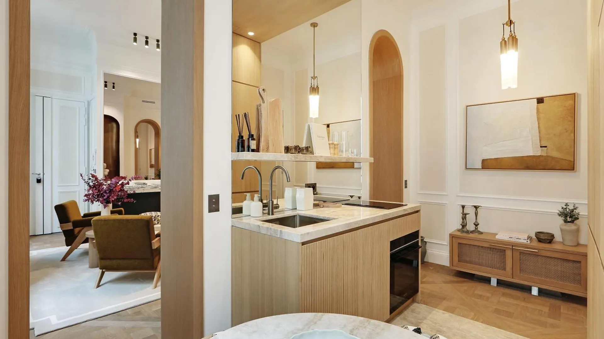 Thelander - Serviced In Louvre Apartment